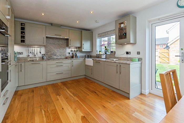 5 Bedroom Property For Sale In Avalon Street, Aylesbury, HP18