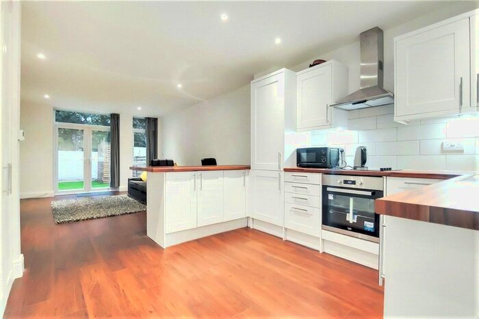 3 Bedroom Terraced House For Sale In King Charles Walk, London, SW19