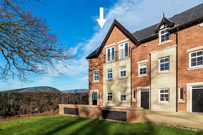3 Bedroom Town House To Rent In Edge View Crescent, Merrymans Lane, Alderley Edge, SK9