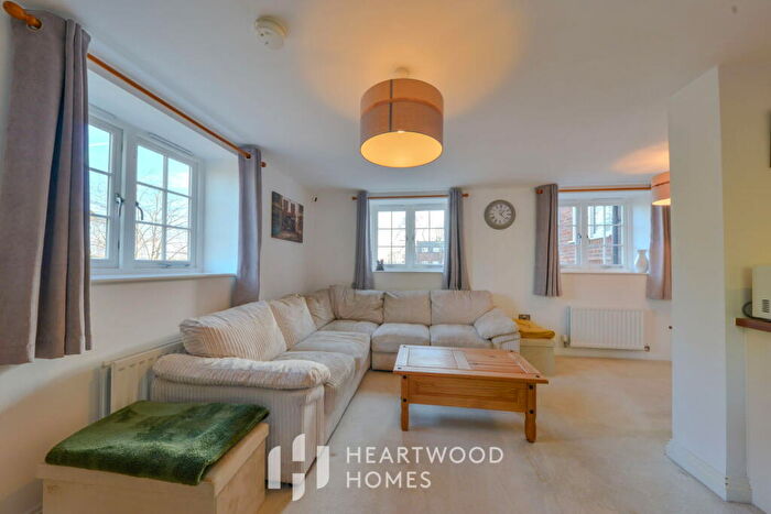 1 Bedroom Apartment For Sale In Little Night Leys Court, Napsbury, AL2