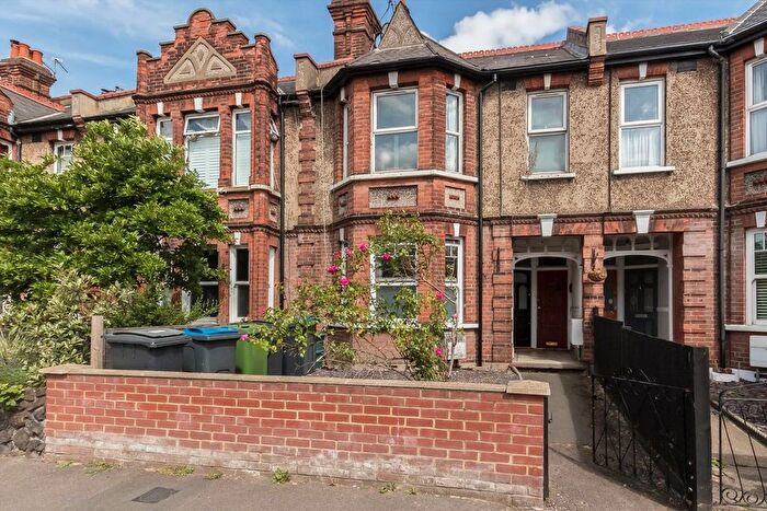 2 Bedroom Flat To Rent In Villiers Road, Kingston Upon Thames, KT1