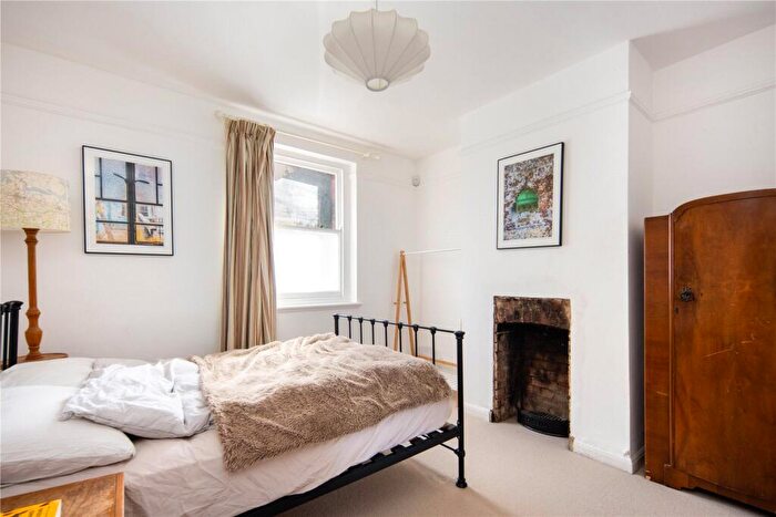 2 Bedroom Flat For Sale In Cavell Street, London, E1