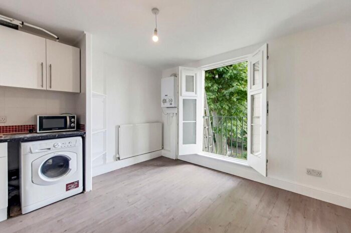 1 Bedroom Flat To Rent In St. Pauls Courtyard, London, SE8