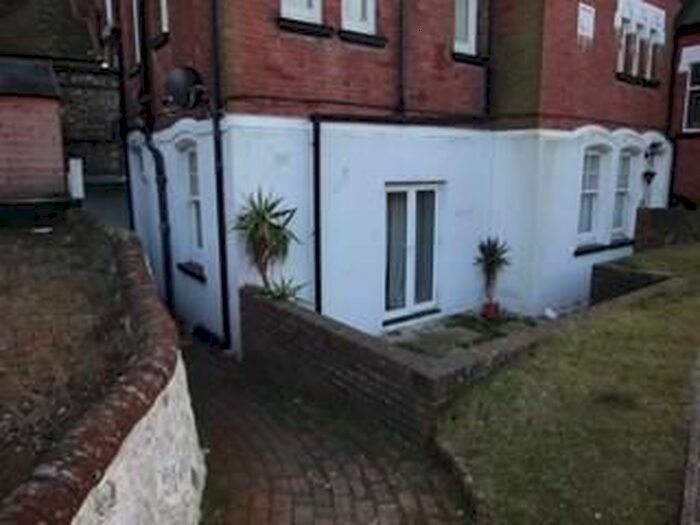 1 Bedroom Flat To Rent In Silverdale Road, Eastbourne BN20