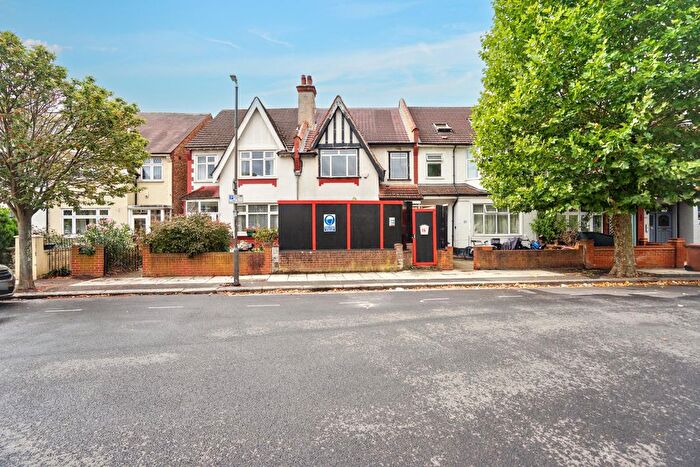 5 Bedroom Mobile/park Home For Sale In Vectis Road, London, SW17