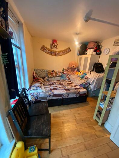 Studio To Rent In Willesden High Road, London, NW10