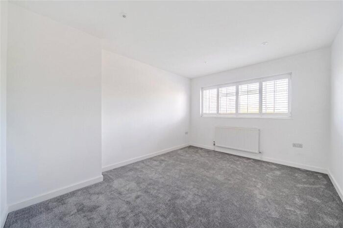 3 Bedroom End Of Terrace House For Sale In Franklyn Road, Walton-On-Thames, KT12