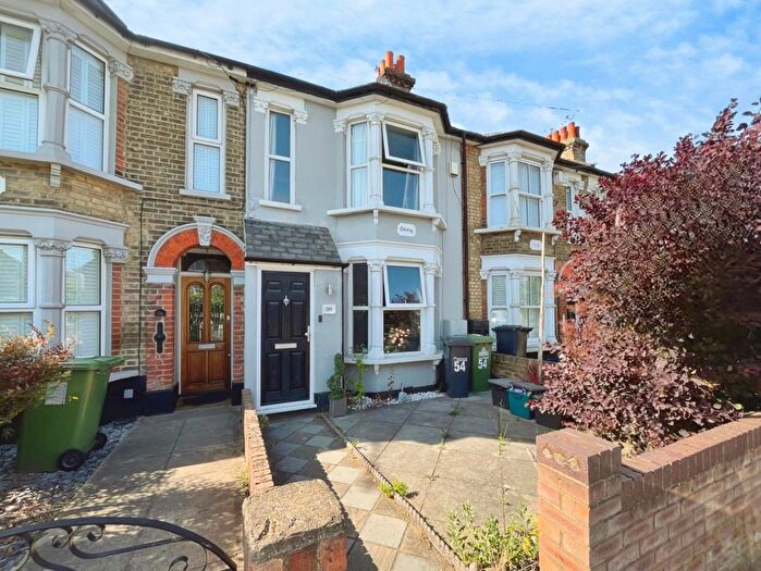 3 Bedroom Terraced House For Sale In Rye Road, Hoddesdon, EN11