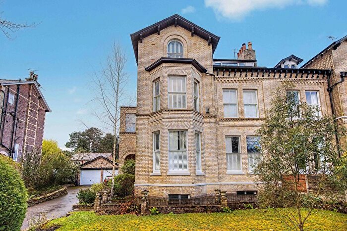 2 Bedroom Flat For Sale In Heald Road, Bowdon, WA14
