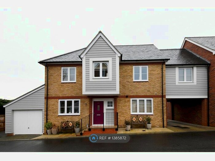 4 Bedroom Detached House To Rent In Ashford Place, Broomfield, Chelmsford, CM1