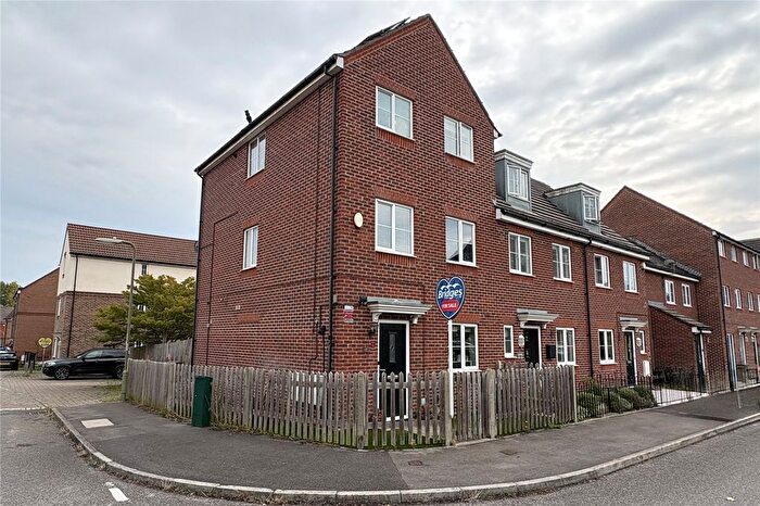 3 Bedroom End Terrace House For Sale In Fawn Drive, Aldershot, Hampshire, GU12