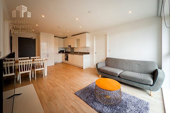 2 Bedroom Flat To Rent In Flat, Boathouse Apartments, Ottinger Close, Salford, M50