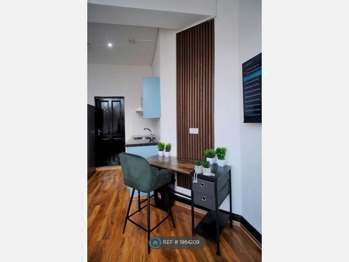 1 Bedroom Flat To Rent In Whitton Dene, Isleworth, TW7