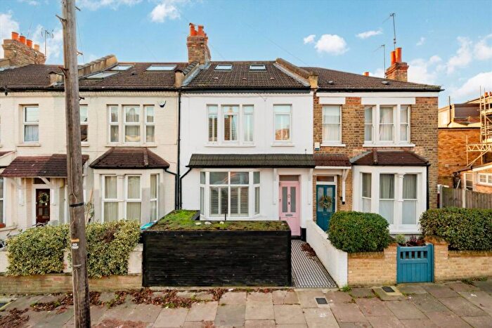 3 Bedroom House For Sale In Union Road, London, N11