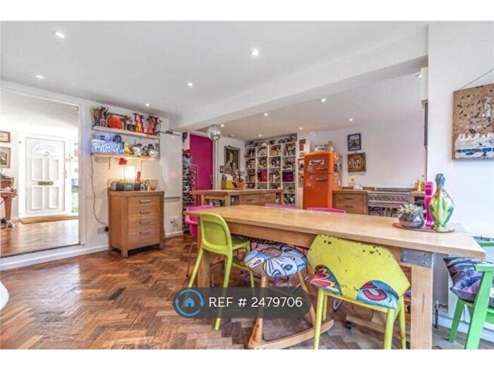 4 Bedroom Terraced House To Rent In Oldbury Close, Sevenoaks, TN15