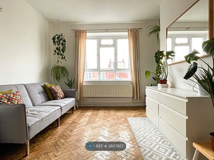 2 Bedroom Flat To Rent In Clapham Common, London, SW4