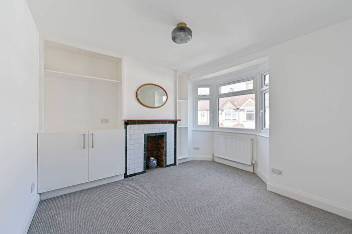 2 Bedroom Flat To Rent In Dinton Road, Colliers Wood, London, SW19