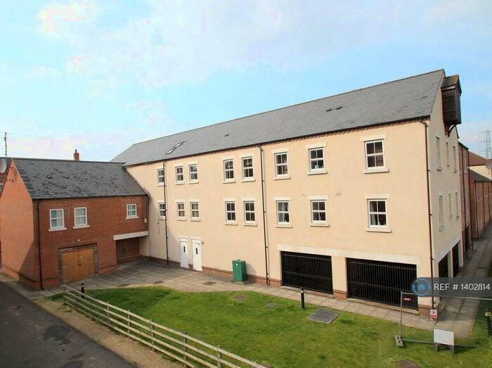 2 Bedroom Flat To Rent In Pine Street, Aylesbury, HP19