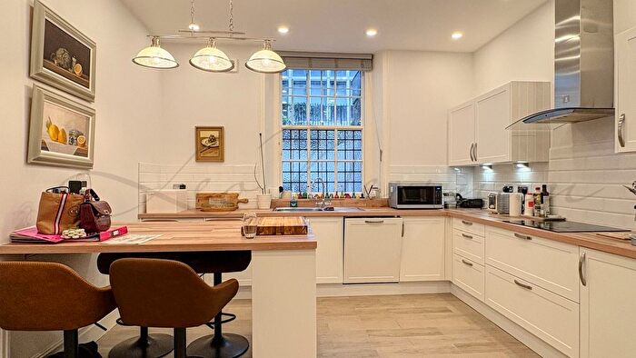4 Bedroom Flat To Rent In Carlisle Mansions, Carlisle Place, London, SW1P