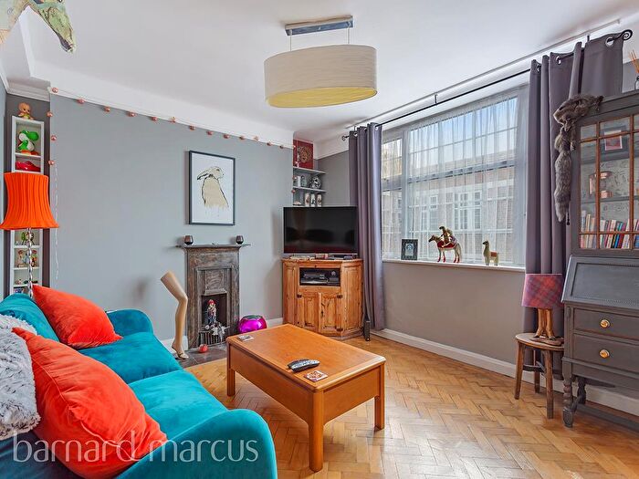 2 Bedroom Flat To Rent In Pages Hill, Muswell Hill, N10
