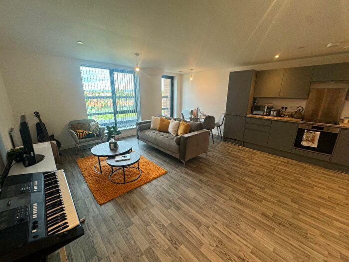 1 Bedroom Detached House To Rent In Stockport Road, Manchester, M13