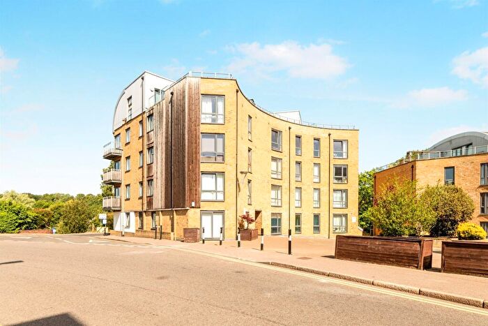 2 Bedroom Apartment For Sale In Mead Lane, Hertford, SG13