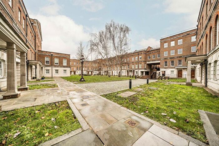 2 Bedroom Flat To Rent In The Highway, London, E1W