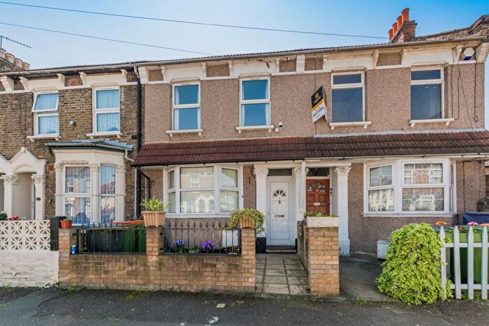 2 Bedroom Flat To Rent In Morton Road, Stratford, London, E15