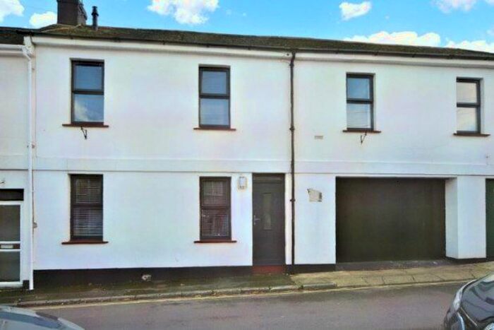 3 Bedroom Property To Rent In Lummaton Place, Torquay, TQ2