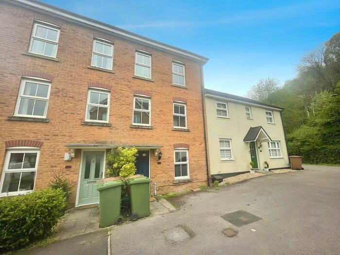 4 Bedroom Town House To Rent In Buzzard Way, Penallta, Hengoed, CF82