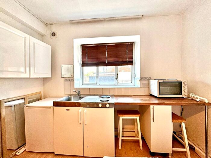 Studio To Rent In Holloway Road, London, N7