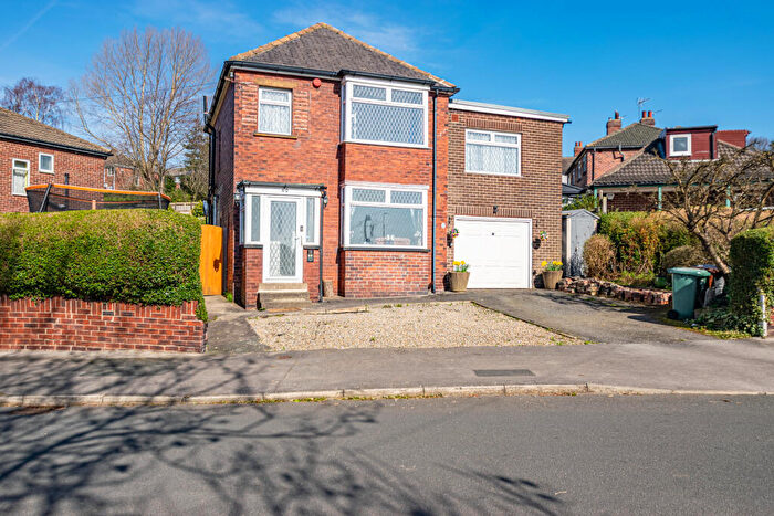 4 Bedroom Detached House For Sale In Woodhall Drive, Leeds, LS5