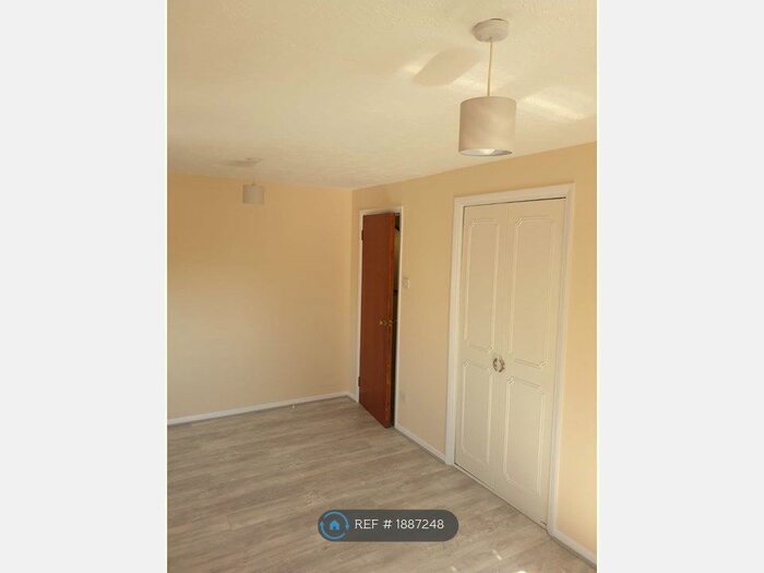 Studio To Rent In Vicars Bridge Close, Wembley, HA0