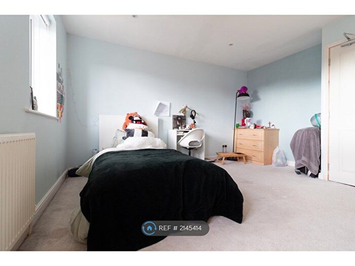 1 Bedroom Property To Rent In Winery Lane, Kingston Upon Thames, KT1