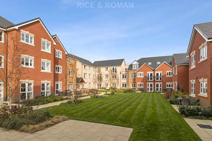 2 Bedroom Flat For Sale In Edward Place, Walton On Thames, KT12