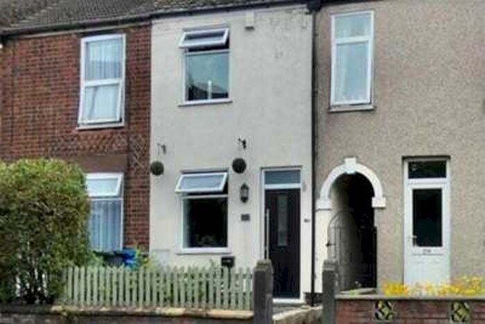 2 Bedroom House To Rent In Chatsworth Road, Brampton, Chesterfield, S40