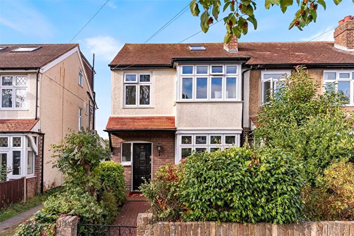 4 Bedroom Semi-detached House For Sale In Hatherop Road, Hampton, TW12