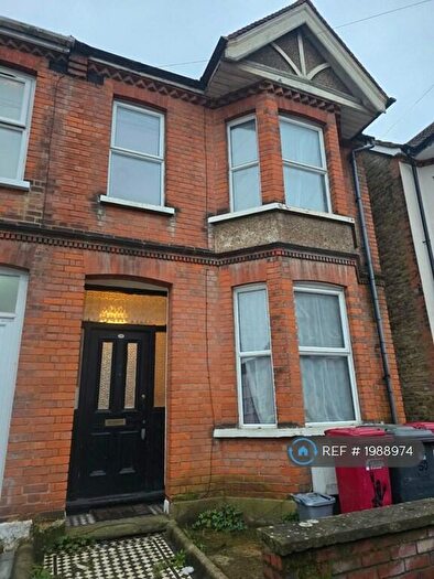 3 Bedroom Semi-Detached House To Rent In Wellesley Road, Slough, SL1