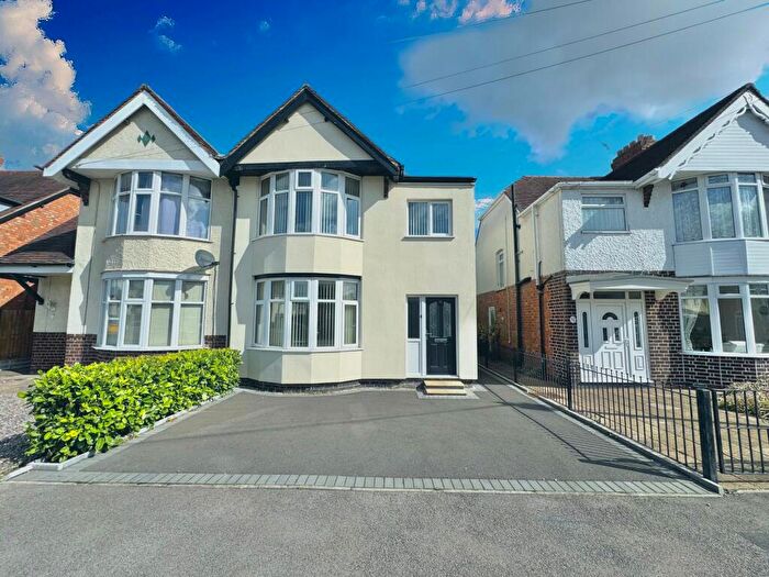 3 Bedroom Semi-Detached House For Sale In Strathmore Road, Hinckley, LE10