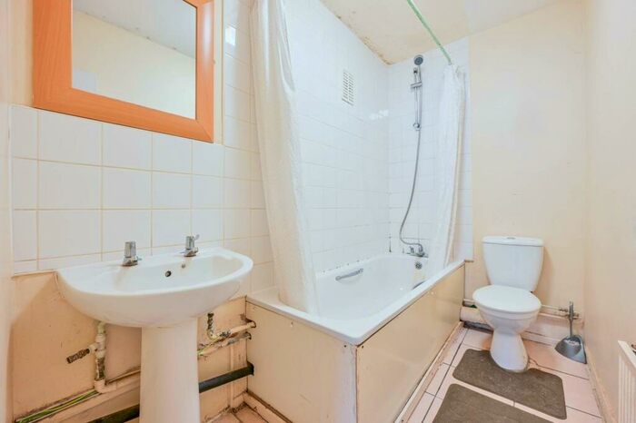 1 Bedroom Flat For Sale In Daniel Gardens, Peckham, London, SE15