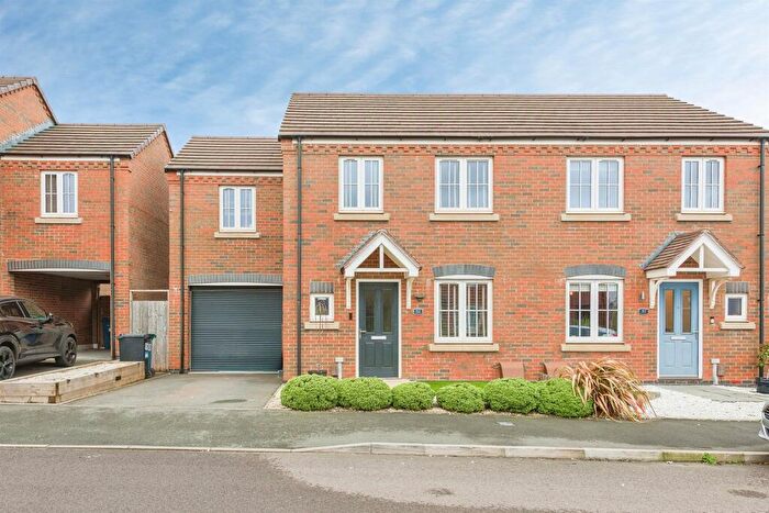 3 Bedroom Semi Detached House For Sale In Meadow Way, Tamworth, B79