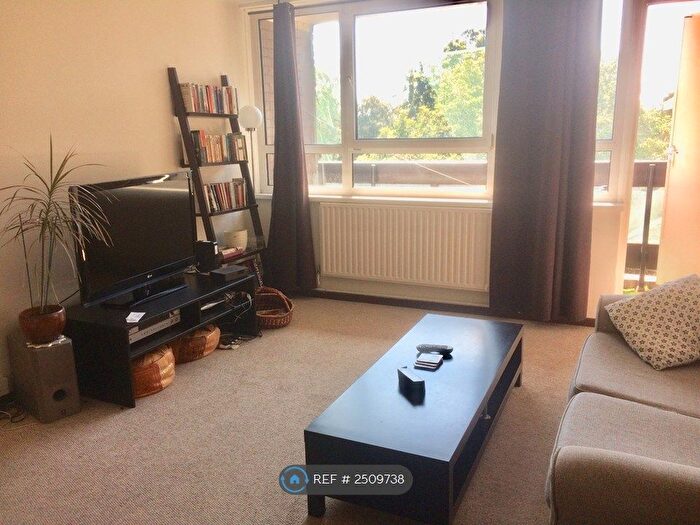1 Bedroom Flat To Rent In Stockwell, London, SW8