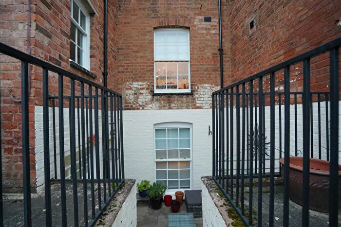 2 Bedroom Duplex For Sale In Leam Terrace, Leamington Spa, CV31