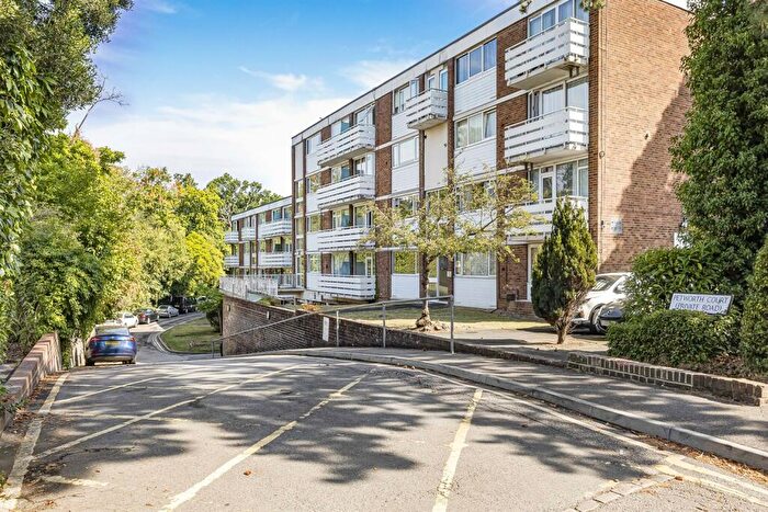 2 Bedroom Apartment To Rent In Petworth Court, Bath Road, Reading, RG1