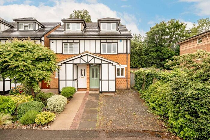 3 Bedroom Semi-Detached House For Sale In Rickard Close, London, NW4