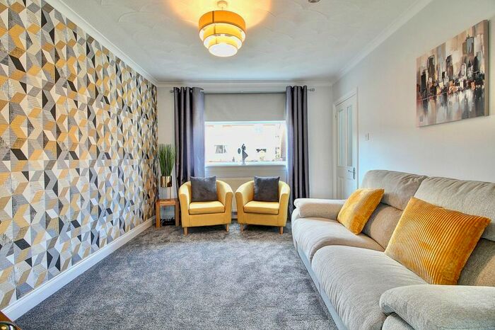 3 Bedroom Flat To Rent In Tay Gardens, Hamilton, ML3