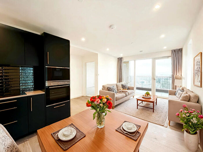 2 Bedroom Apartment For Sale In Alexandra Gate, London, N8