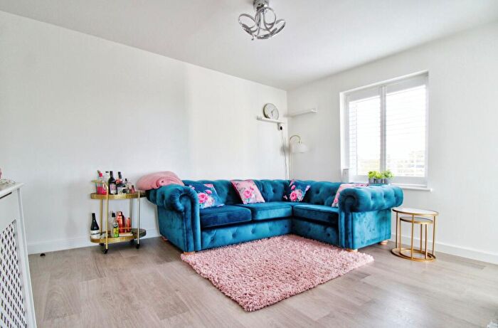 1 Bedroom Apartment For Sale In Faringdon Avenue, Romford, RM3