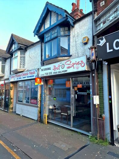 Terraced House To Rent In Wellington Street, Luton, LU1