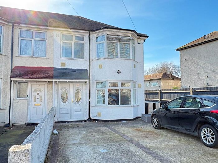 3 Bedroom Semi Detached House To Rent In Vincent Road, Hounslow, TW4